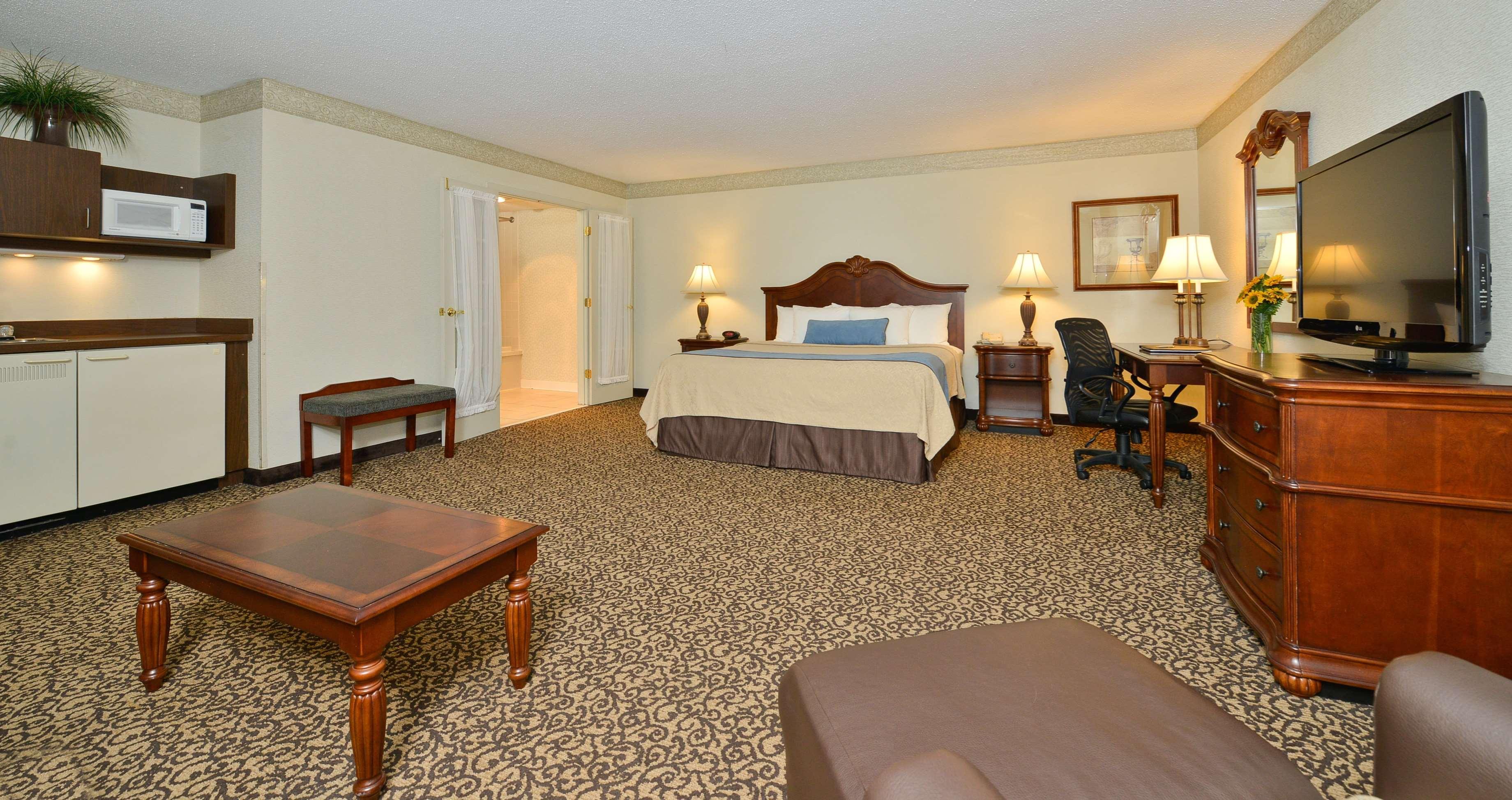 Best Western Plus Steeplegate Inn Davenport Exteriör bild