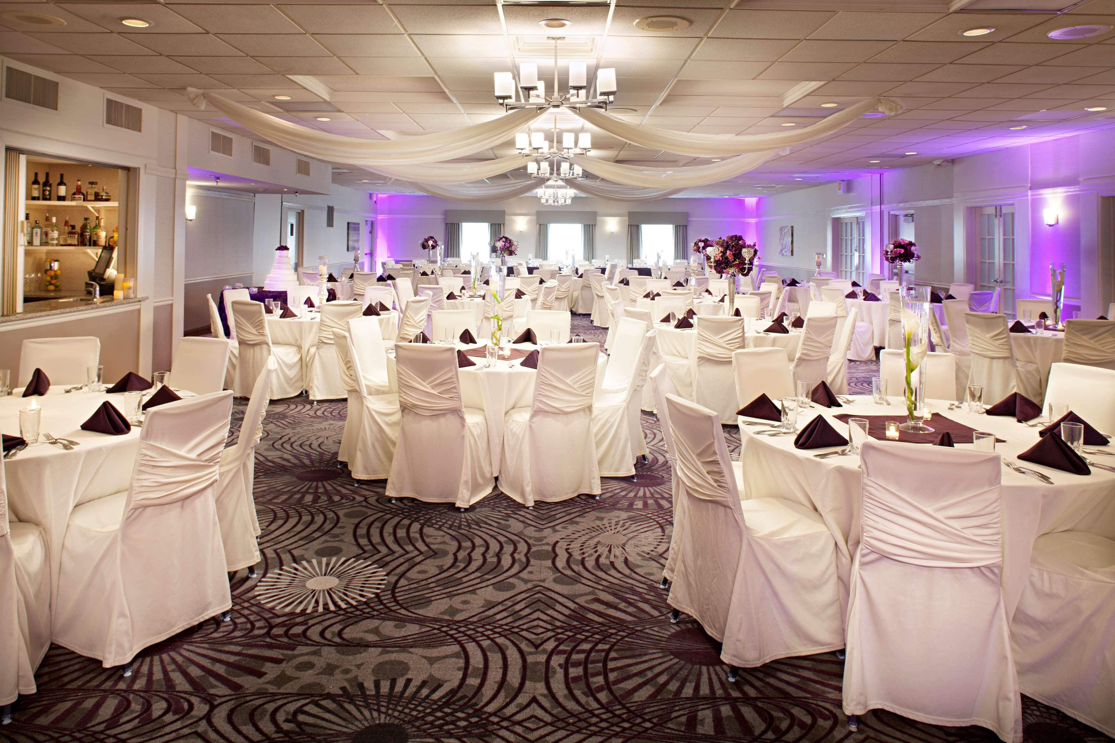 Best Western Plus Steeplegate Inn Davenport Exteriör bild