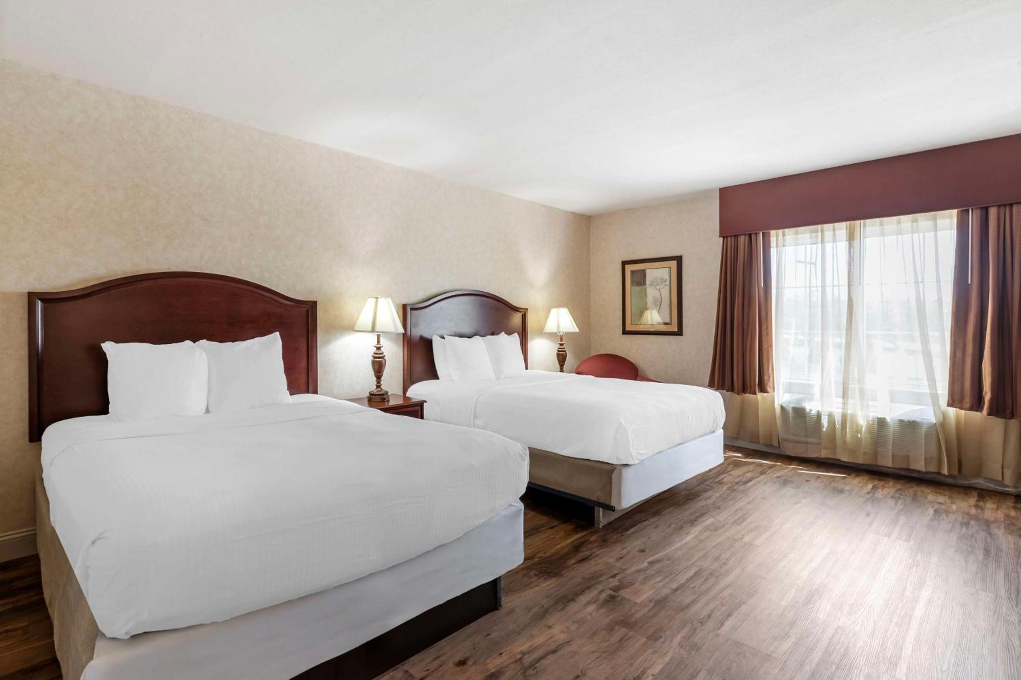 Best Western Plus Steeplegate Inn Davenport Exteriör bild