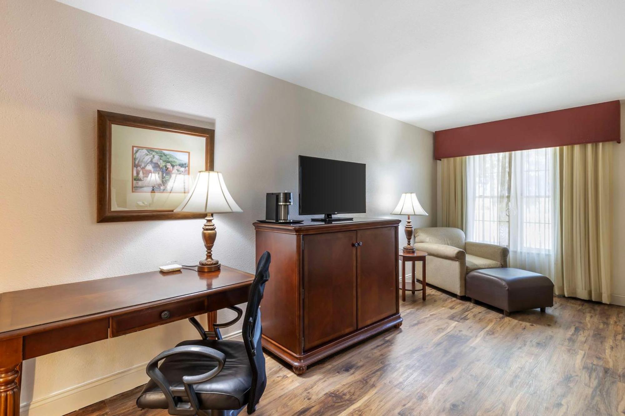 Best Western Plus Steeplegate Inn Davenport Exteriör bild