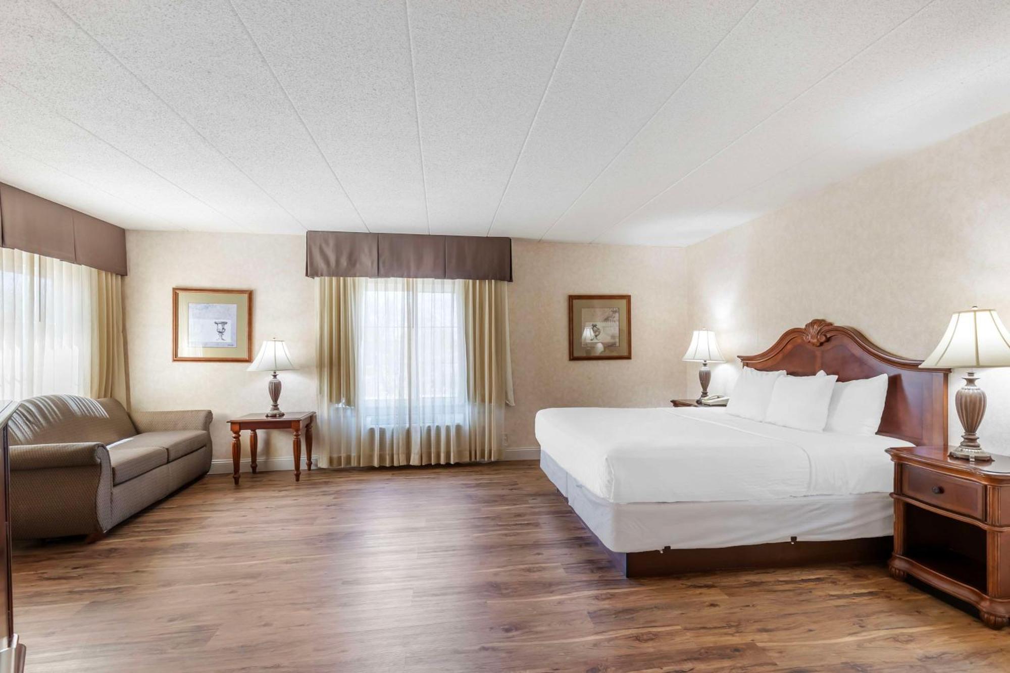 Best Western Plus Steeplegate Inn Davenport Exteriör bild