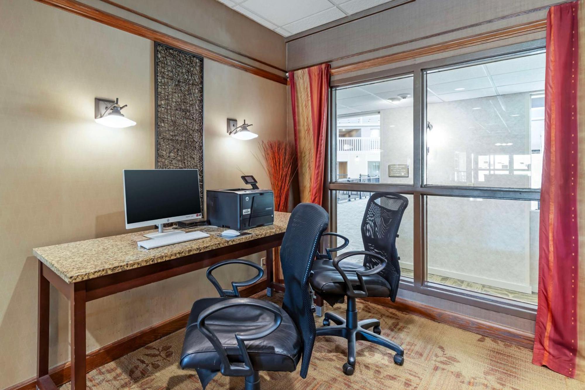 Best Western Plus Steeplegate Inn Davenport Exteriör bild