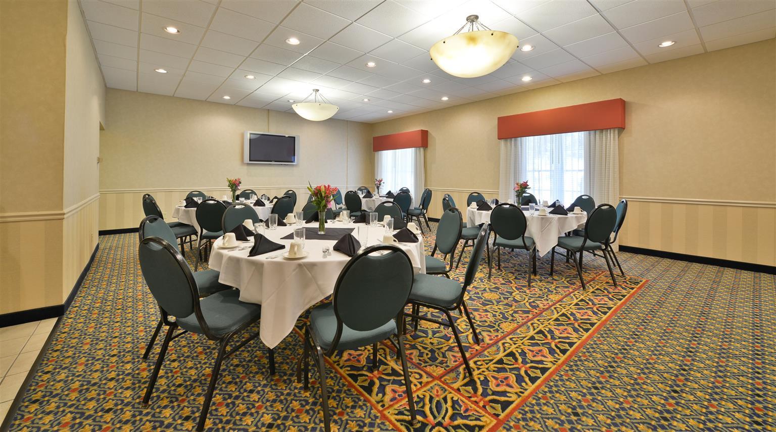 Best Western Plus Steeplegate Inn Davenport Exteriör bild